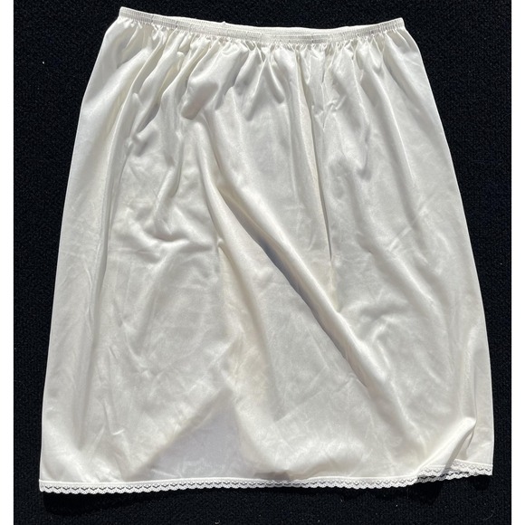 Vanity Fair Half Slip Womens Medium White Nylon Lace Trim 20 Inch Made in USA - Picture 1 of 8